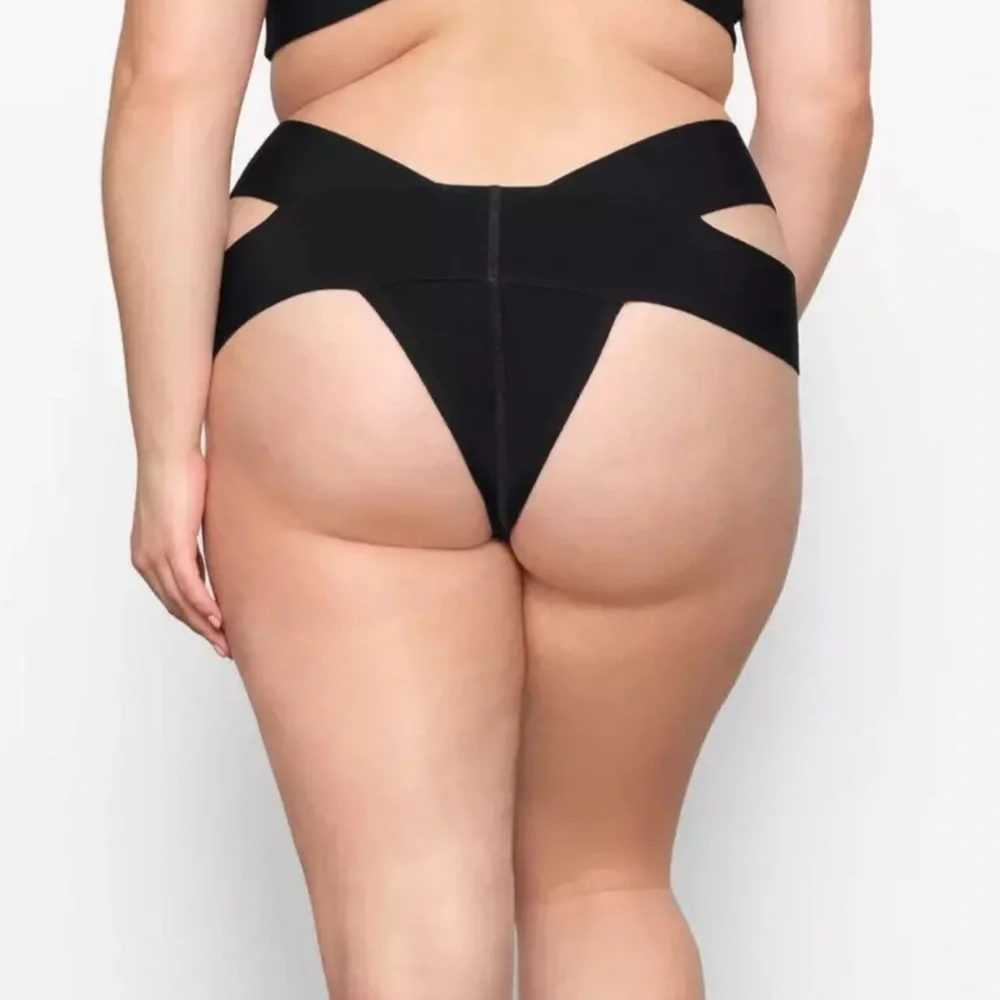 SKIMS KNIT SWIM STRAPPY BIKINI BOTTOM | COLOR: ONYX | NEW/NWT!!☀️🌊👙☀️